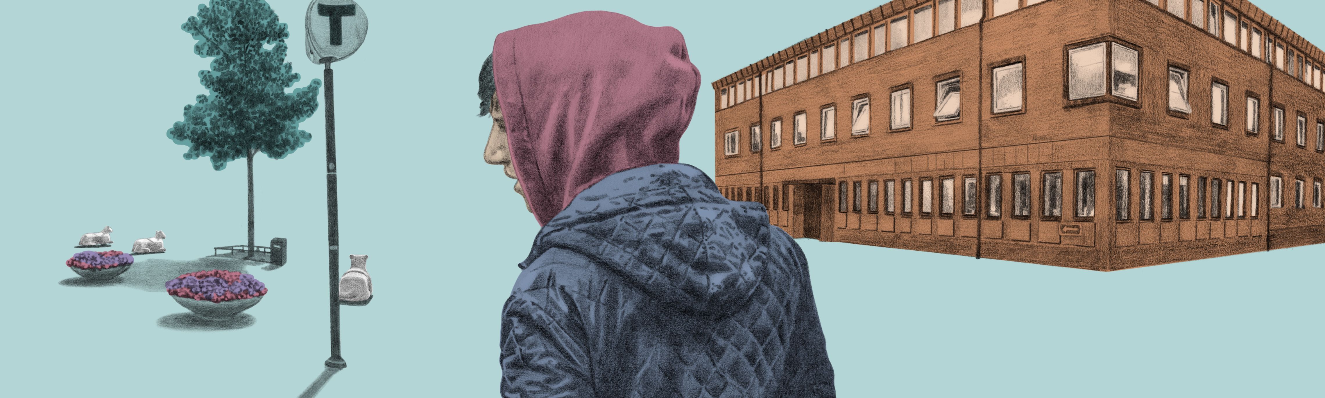 Bilden visar en unga man som står på ett torg framför ett stort hus och en tunnelbaneskylt.